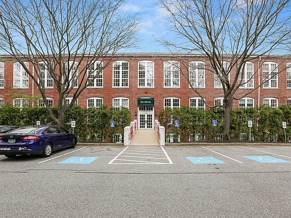 3rd image of 53 Warren St APT 218