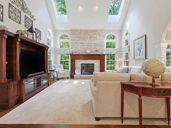 4th image of 23 High Ridge Cir