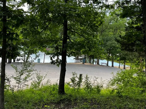 20 Pinnacle Dr, New Florence, MO 63363