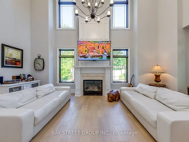 452 Avon Cres — Photo 14