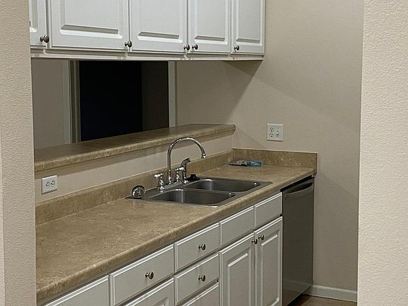 5th image of 6350 Coachlight Dr Unit 1304