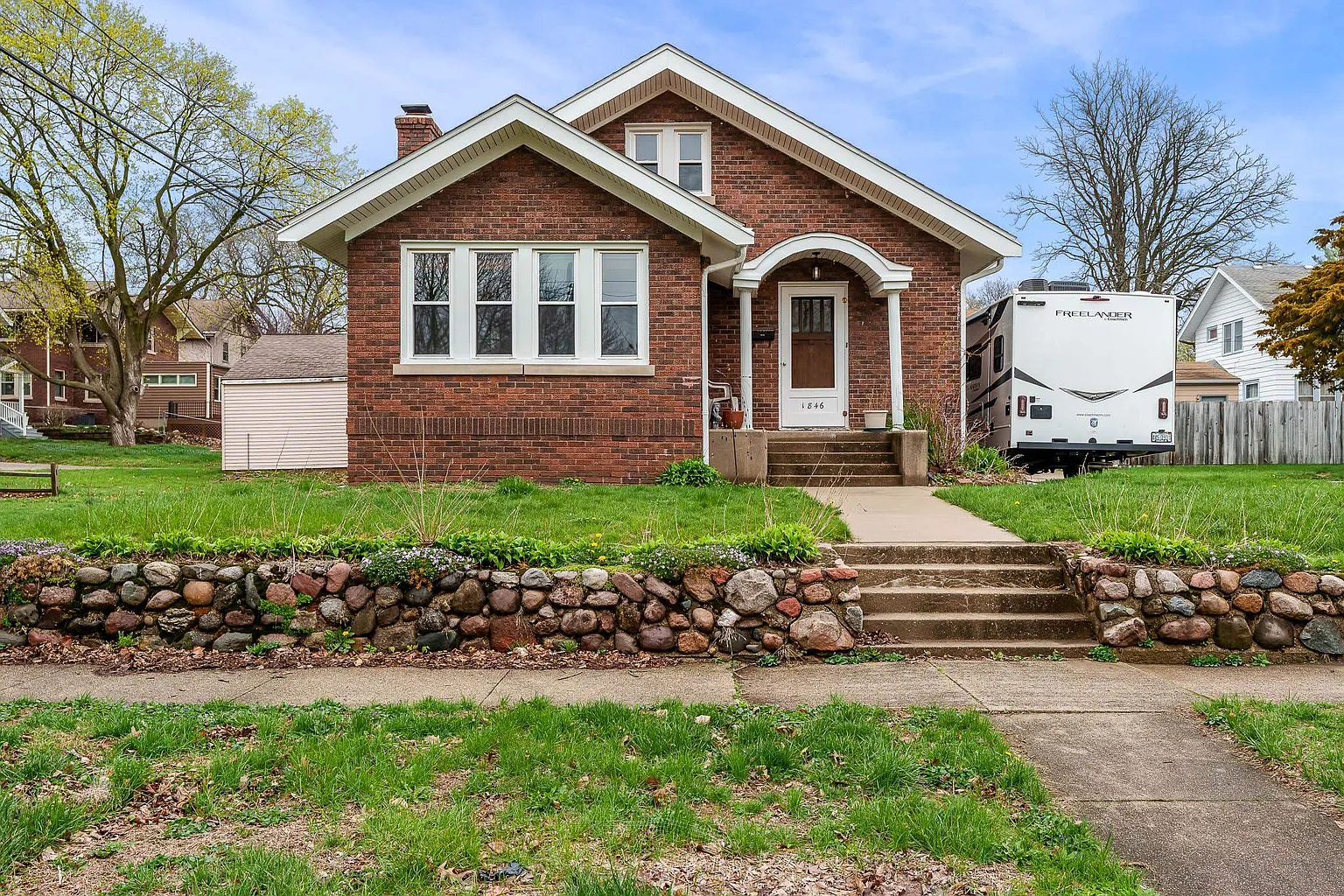 1846 2nd Ave photo 1
