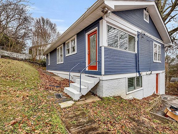 3rd image of 3435 Idlewild Cir