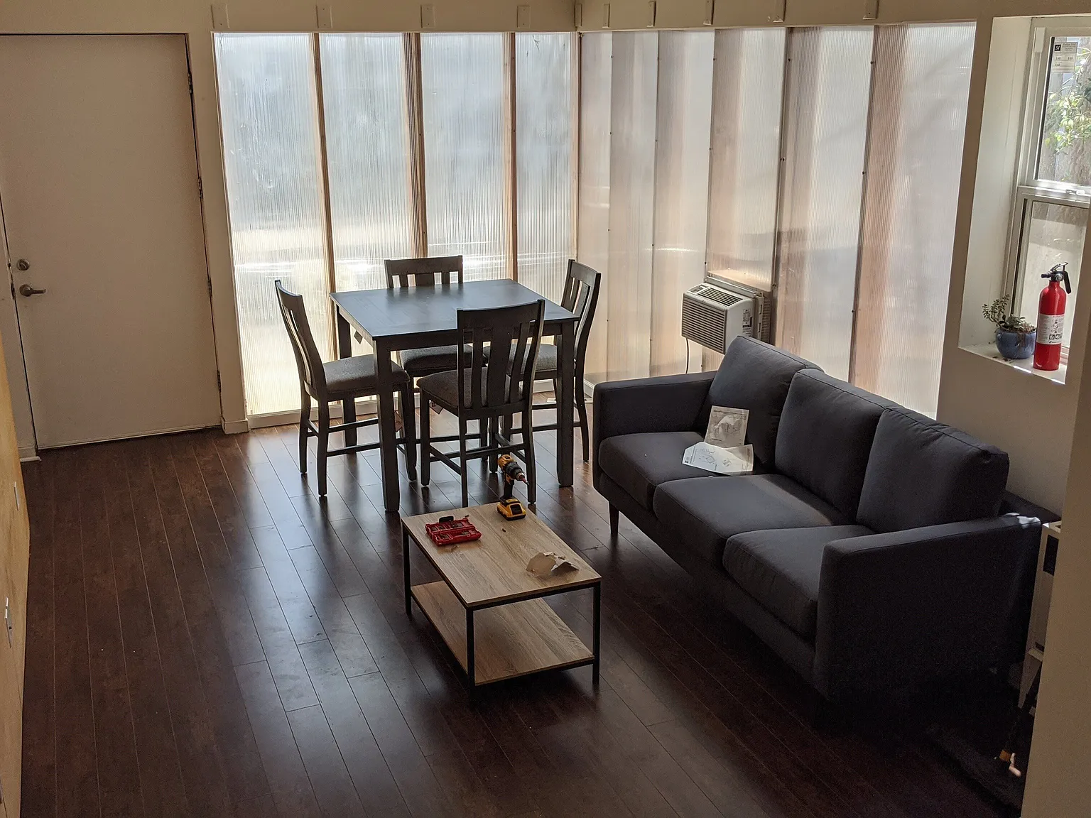 1210 W 37th Pl — Photo 2