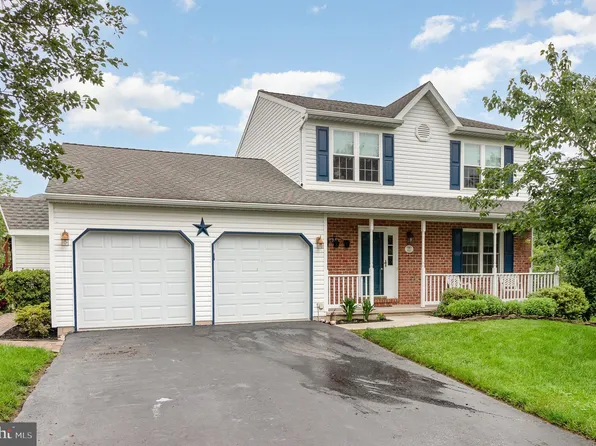 270 Abbey Dr, Mount Wolf, PA 17347