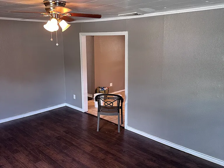 1713 Brook Hollow Dr — Photo 2