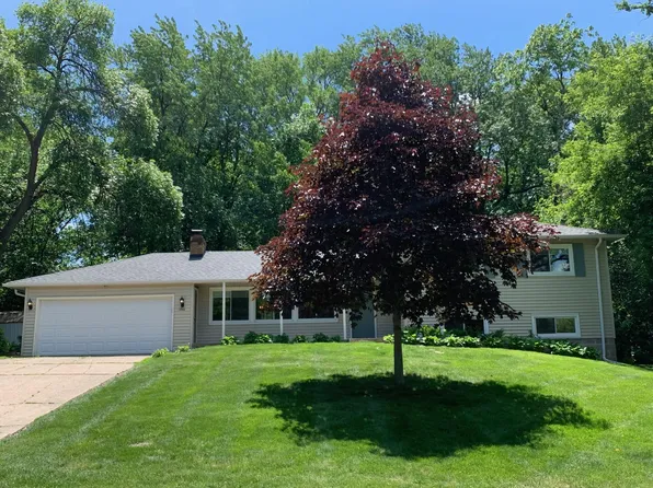 11301 Friar Ln, Minnetonka, MN 55305