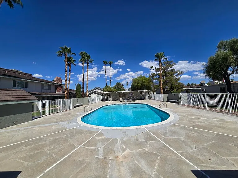 3030 El Camino Ave — Photo 48