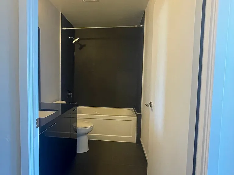 8 Eglinton Ave E #4809 — Photo 7
