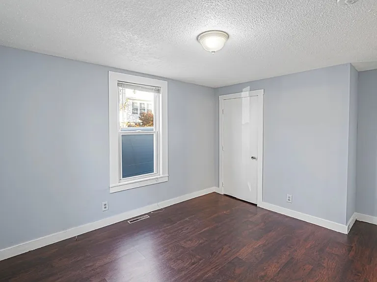56 Devens St — Photo 10
