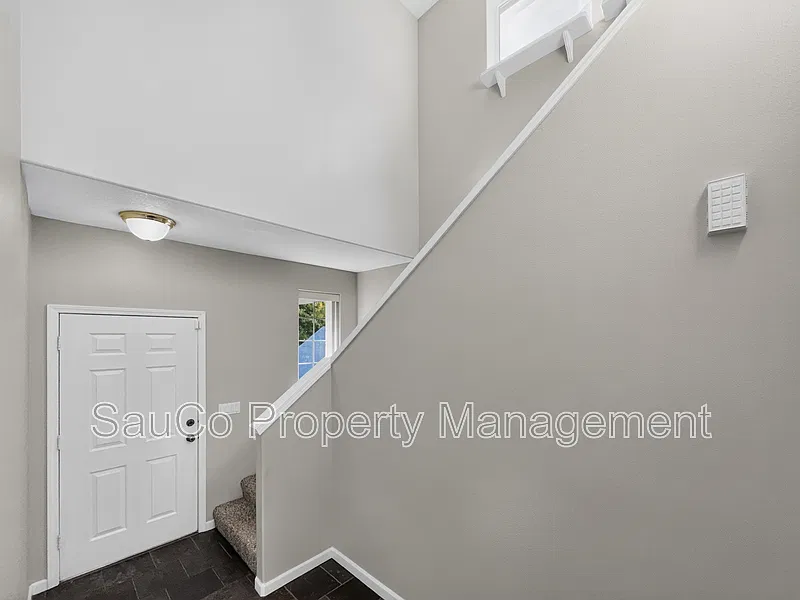 3 bed, 2.5 bath, 1940 sqft, $2,695 — Photo 4