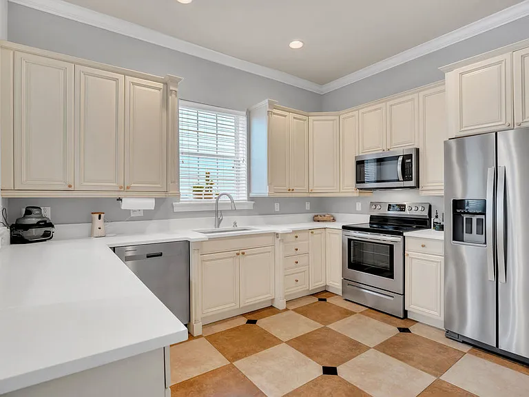11 N Forest Ave #3 — Photo 10