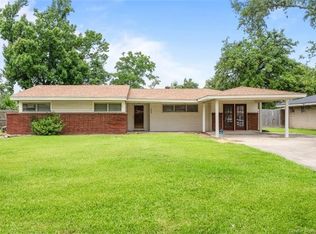 322 Rio Hondo St, Sulphur, LA 70663