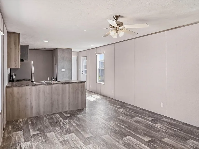 5670 E Austin St — Photo 9