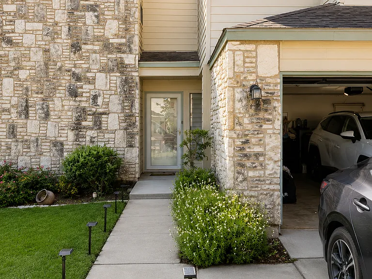 8555 Echo Creek Ln — Photo 15