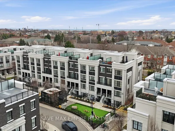 652 Cricklewood Dr #227, Mississauga, ON L5G 0B7