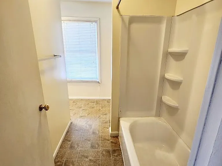 305 Lyndhurst St — Photo 20