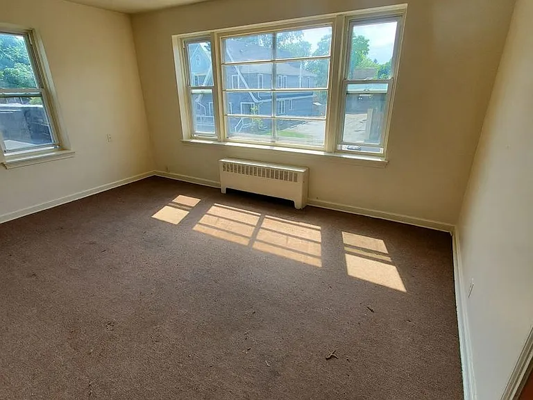 825 Wisconsin Ave - 6 Unit — Photo 1