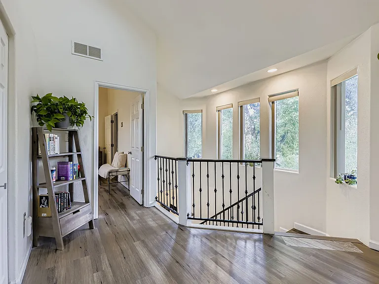 Landing area - doorway to master bedroom. Other bedrooms behind