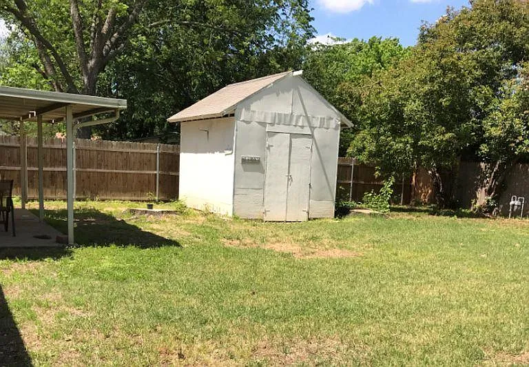 1421 Bryan Dr — Photo 25