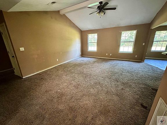 4th image of 319 Memorial Dr