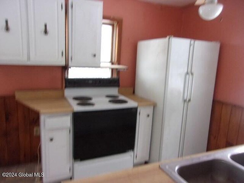 4th image of 287 Fayville Road