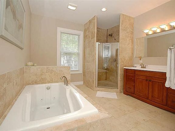 3rd image of 3811 Forest Ave