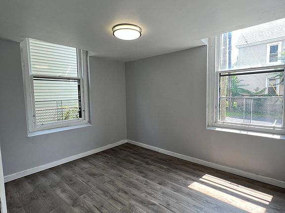 4th image of 283 W Delavan Ave #3