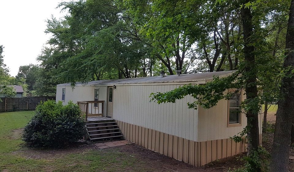 1st image of 15739 Garnett Dr