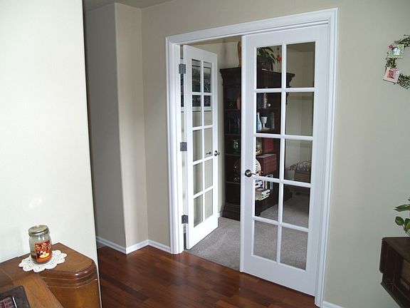 Entry to den