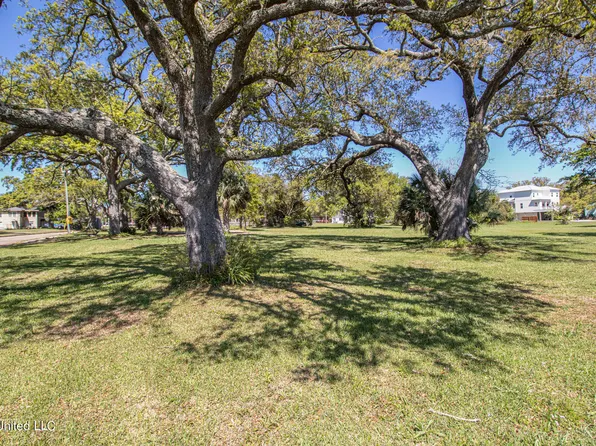 1524 Beach Blvd, Biloxi, MS 39530