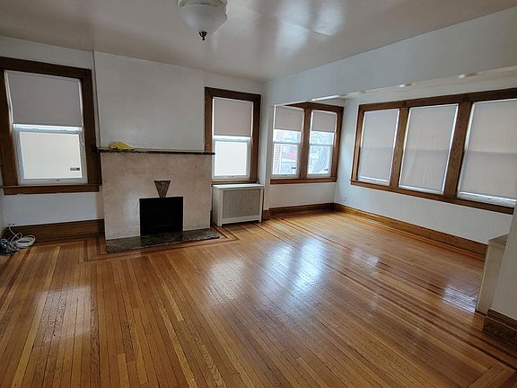 4th image of 255 New York Ave