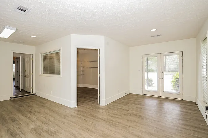 3 bed, 2.0 bath, 2043 sqft, $2,075 — Photo 4