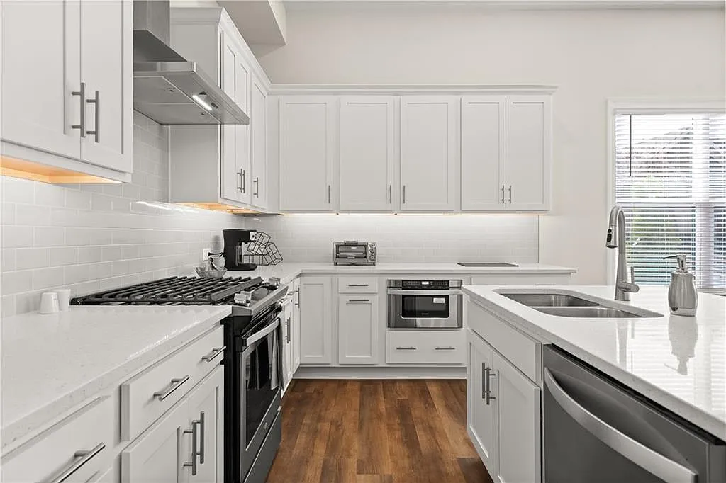 3 bed, 1888 sqft, $2,950 — Photo 4