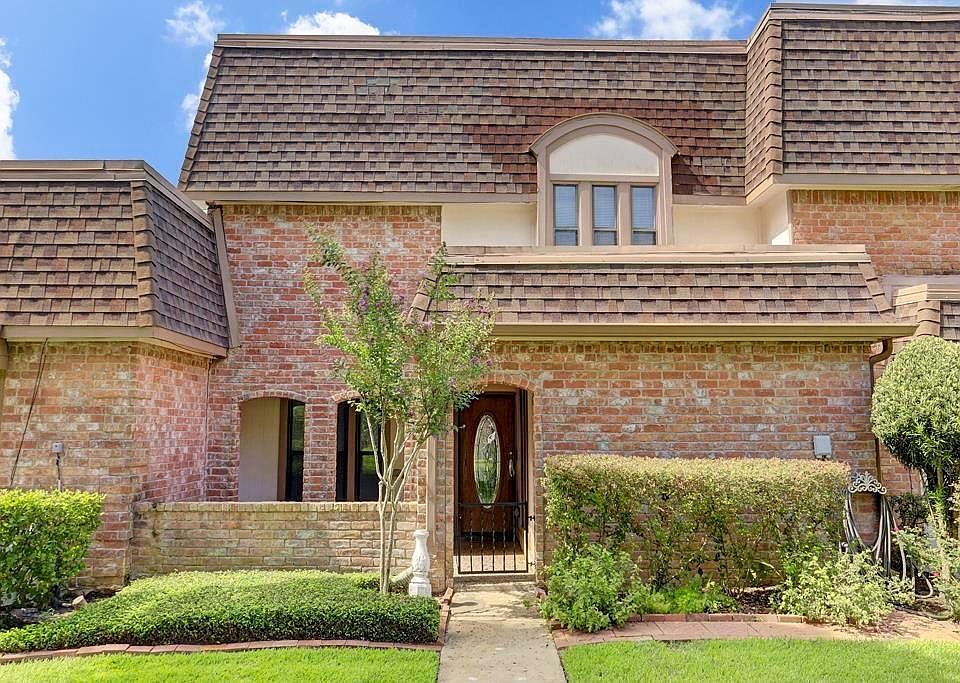 1st image of 2823 Camelot Ln