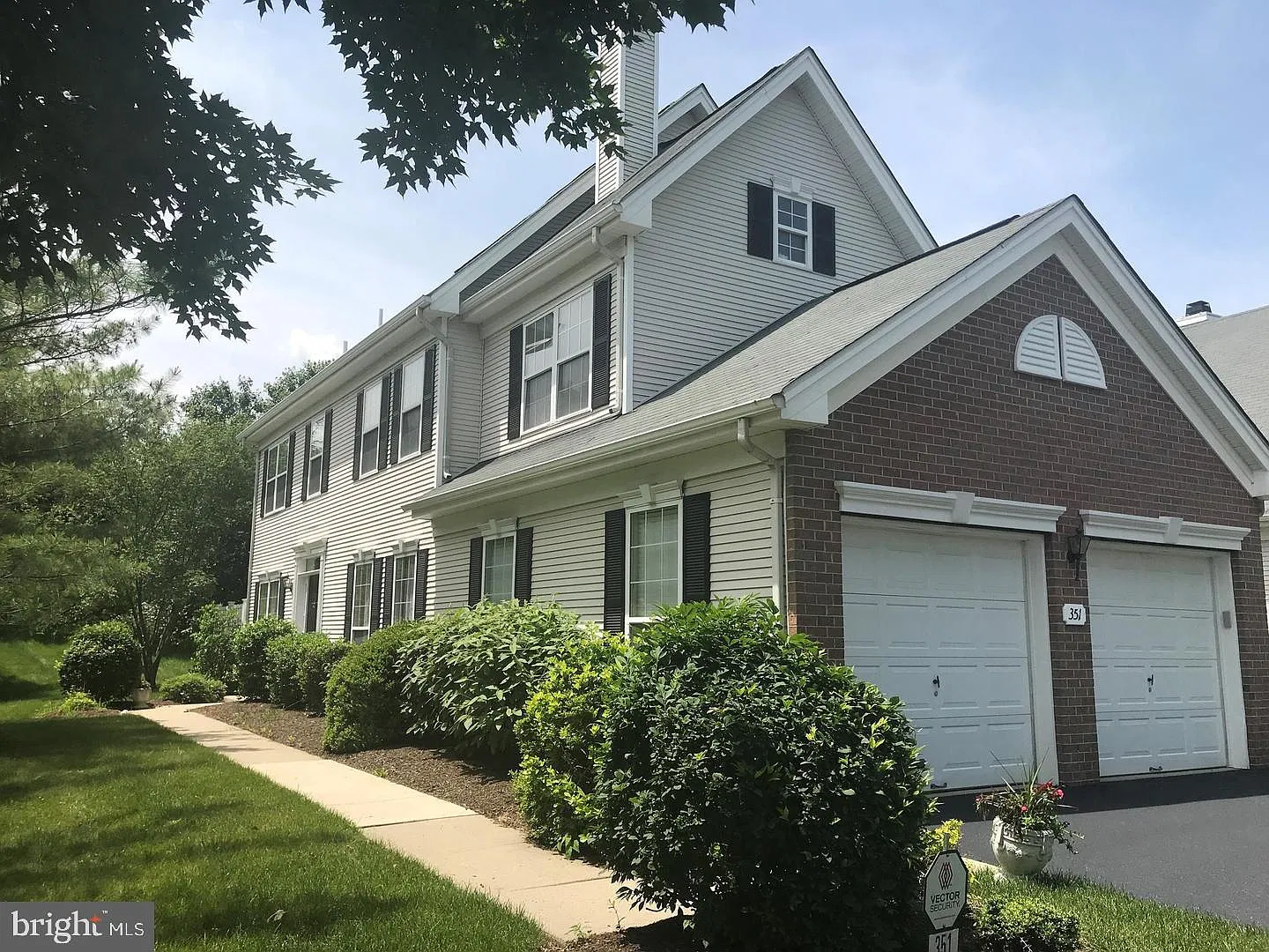 3 bed, 2.5 bath, 2080 sqft, $3,700 — Photo 1