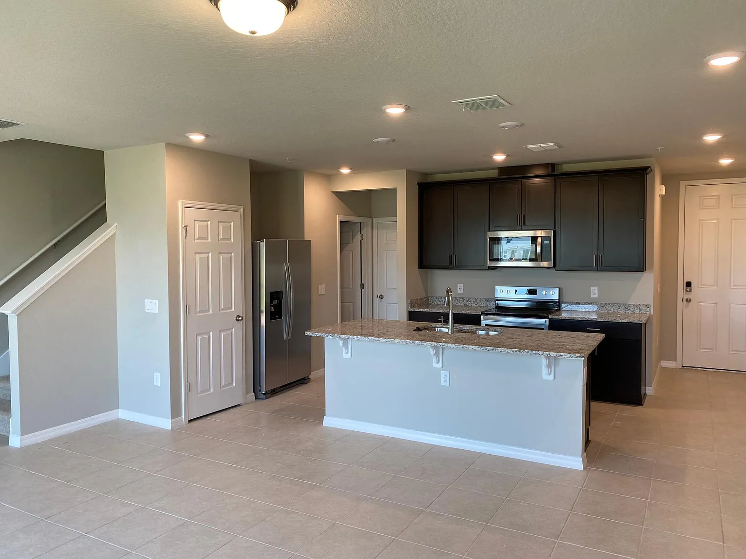 1069 Desert Candle Dr — Photo 2