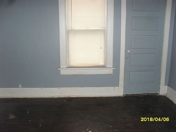 3rd image of 824 S D St