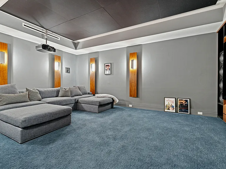210 Bluff Rd — Photo 38