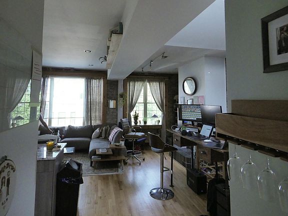 5th image of 940 N Damen Ave APT 3F