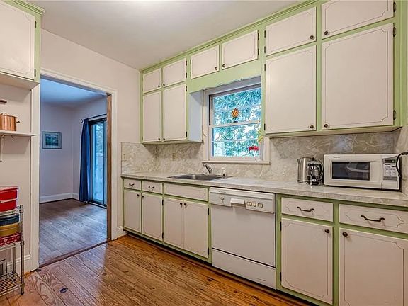 4th image of 4300 Rickenbacker Way NE