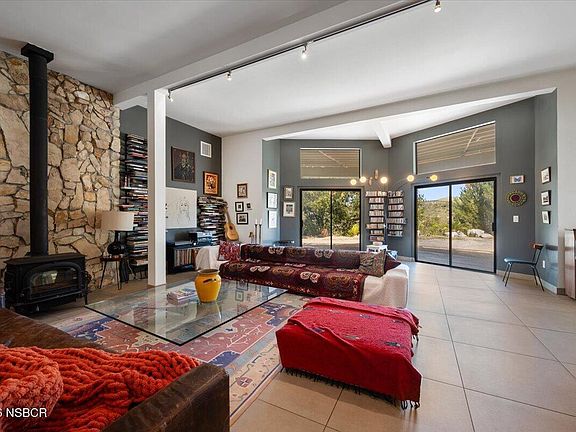 5th image of 1012 Upper Los Berros Rd