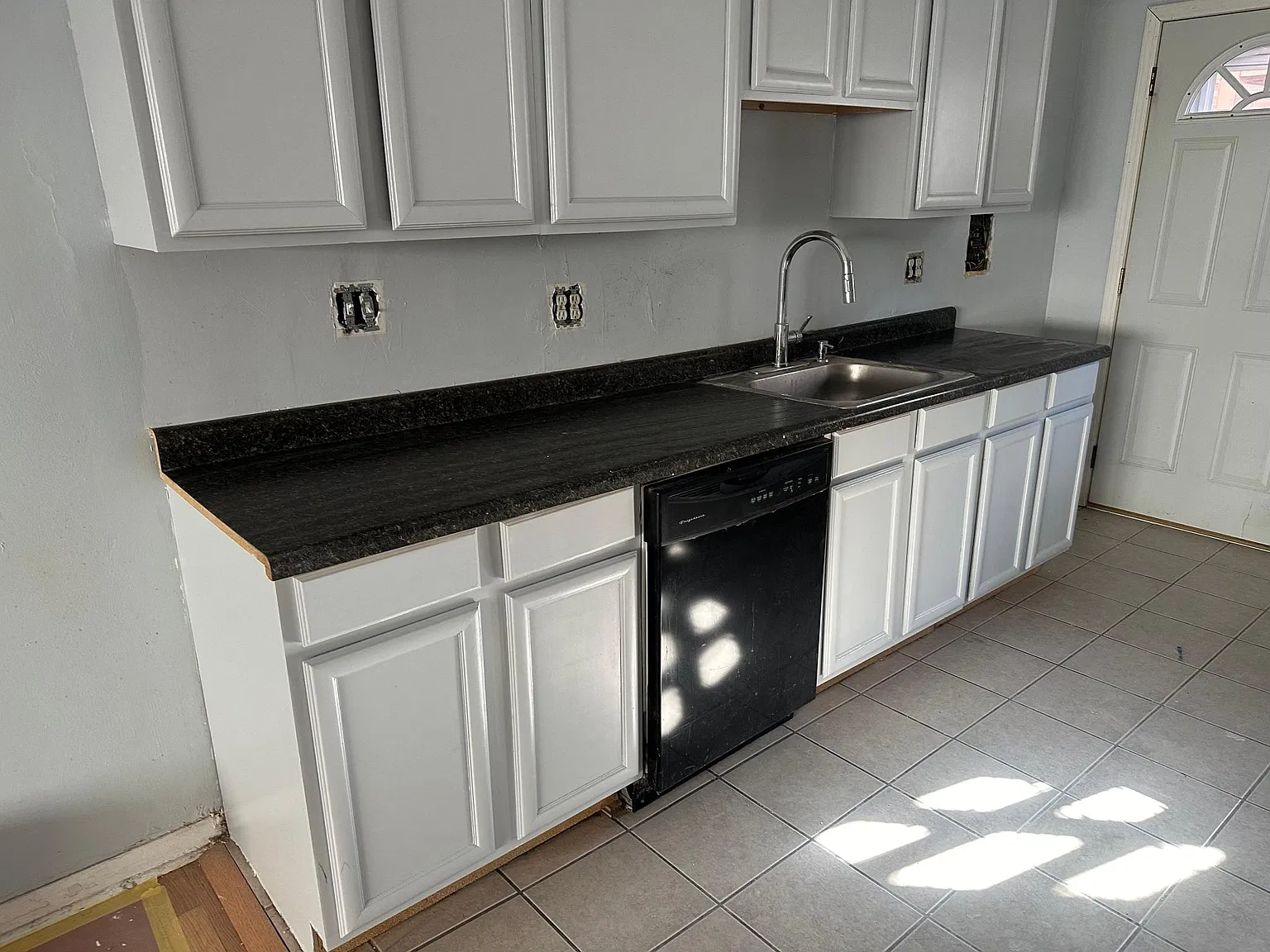 1 bed, 850 sqft, $1,500 — Photo 3