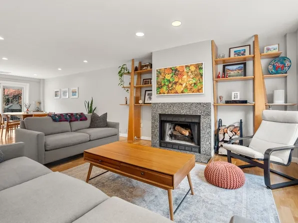 37 Chestnut St APT 207, Charlestown, MA 02129