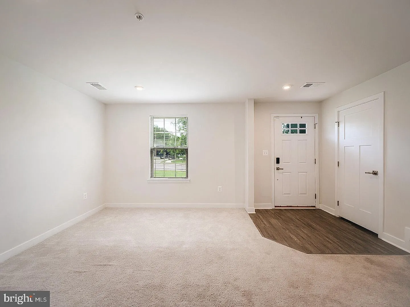 3 bed, 2.5 bath, 1741 sqft, $3,100 — Photo 3
