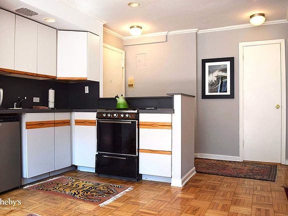 3rd image of 110 E 36th St APT 10E