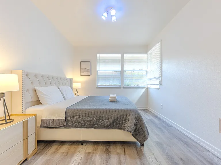 3012 Cordova Ct — Photo 32