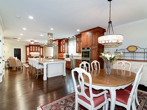 4th image of 612 Magnolia Ct