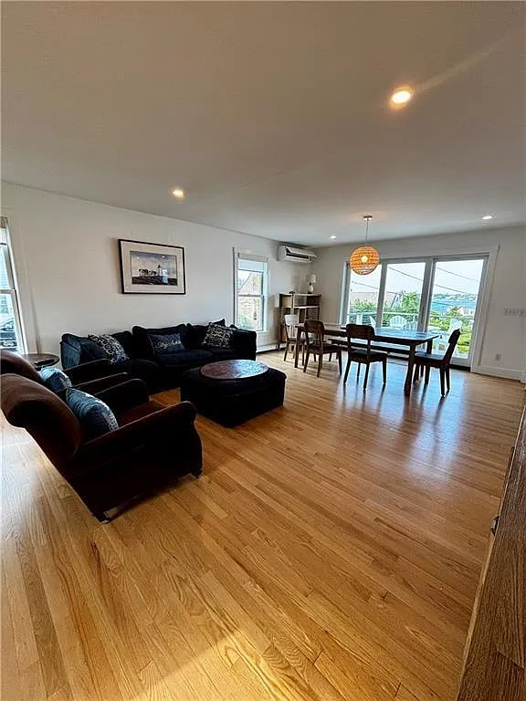 3 bed, 2.0 bath, 1865 sqft, $4,000 — Photo 4
