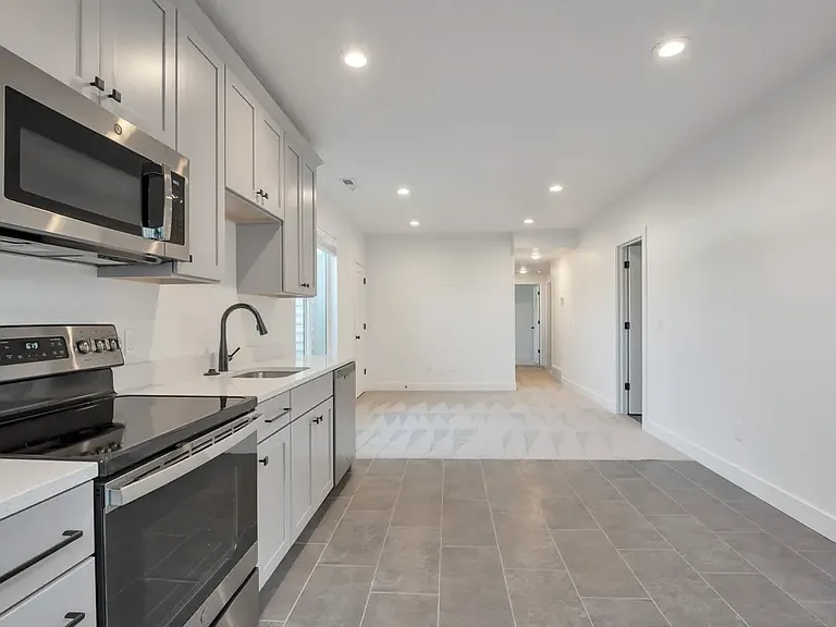769 S 1275 W — Photo 3
